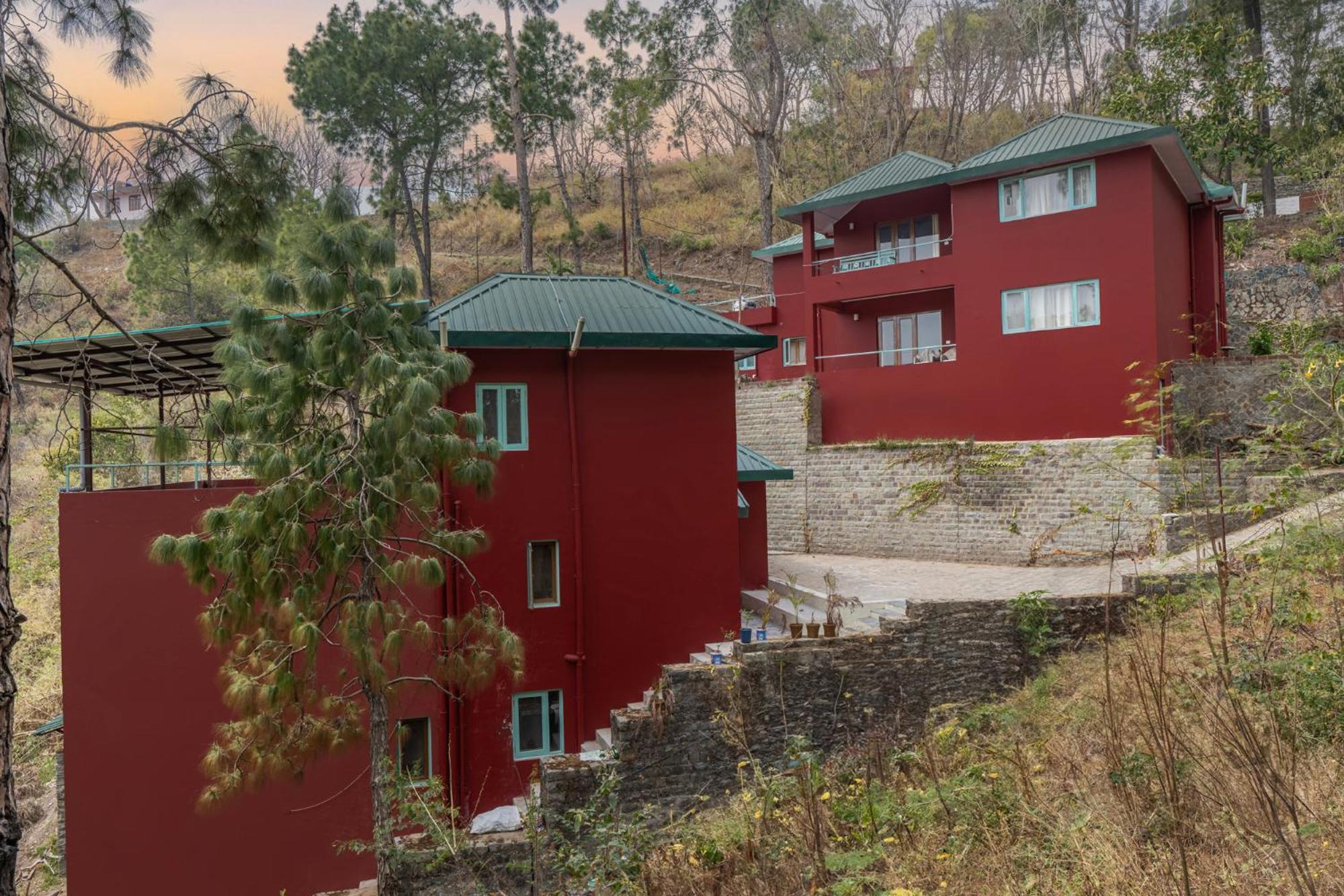 Western Edge Kasauli !Lawn! Bonfire! Peace! Pvt Villa ! Exterior photo